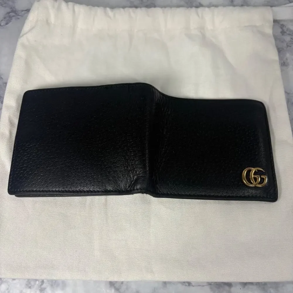 Gucci Men Black Leather Bifold Wallet W/ Gold GG Logo Authentic Unique Pocket